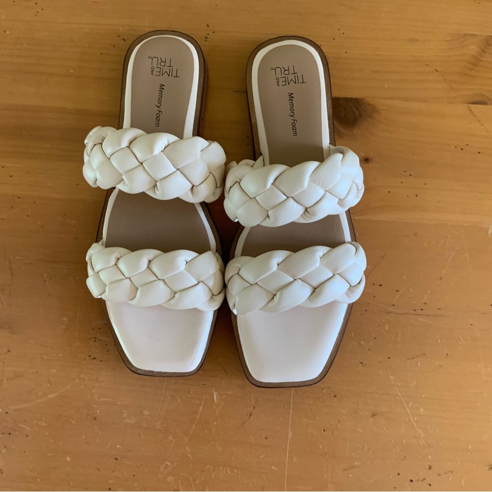 Womens Time and True Ivory sandals size 6